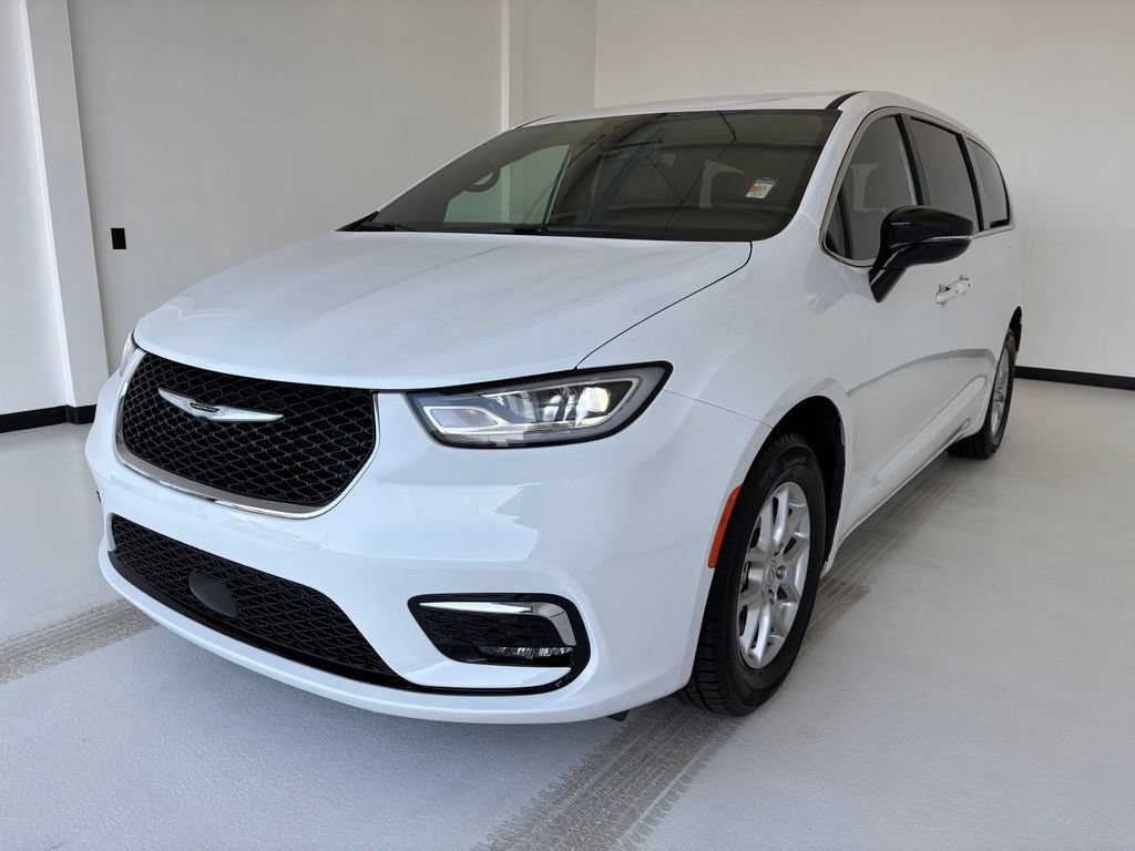 Used 2025 Chrysler Pacifica Select FWD image 18