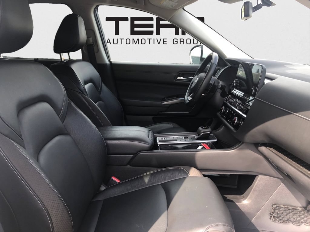 Used 2023 Nissan Pathfinder SL w/ Lighting Package (N92) FWD image 25