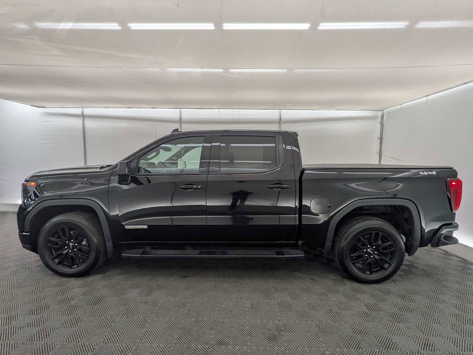Used 2024 GMC Sierra 1500 Elevation w/ LPO, Elevation Black Package image 3