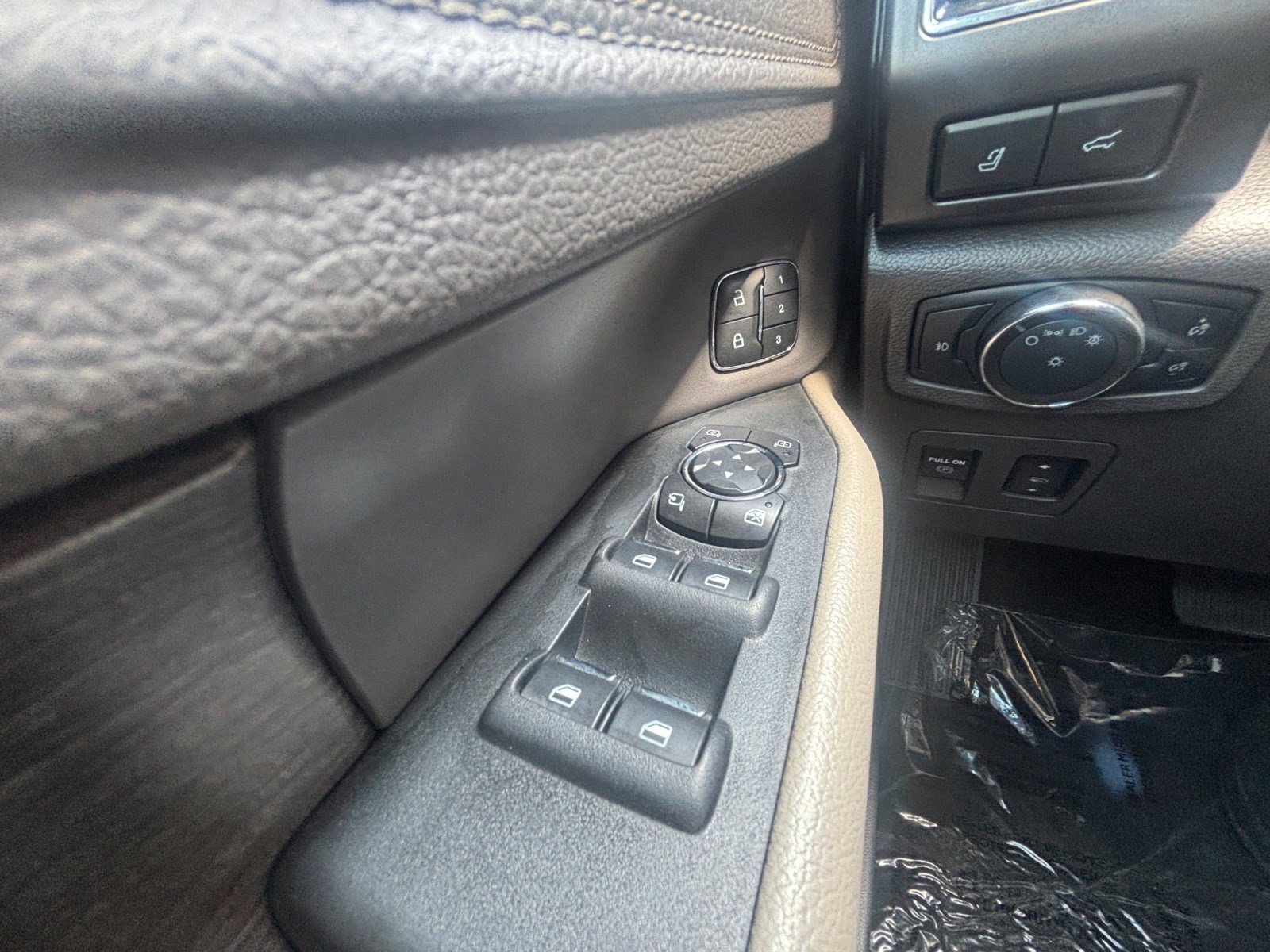 Used 2021 Ford Expedition Limited image 19