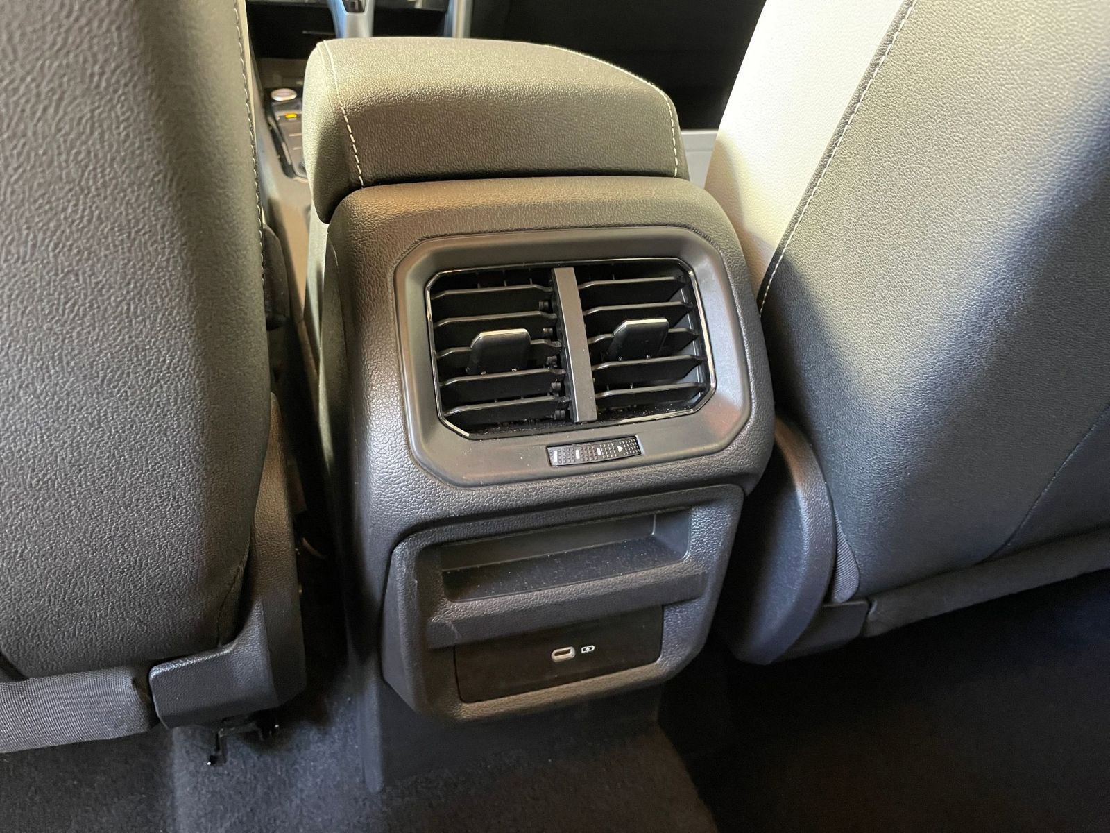 Used 2025 Volkswagen Taos SE image 34