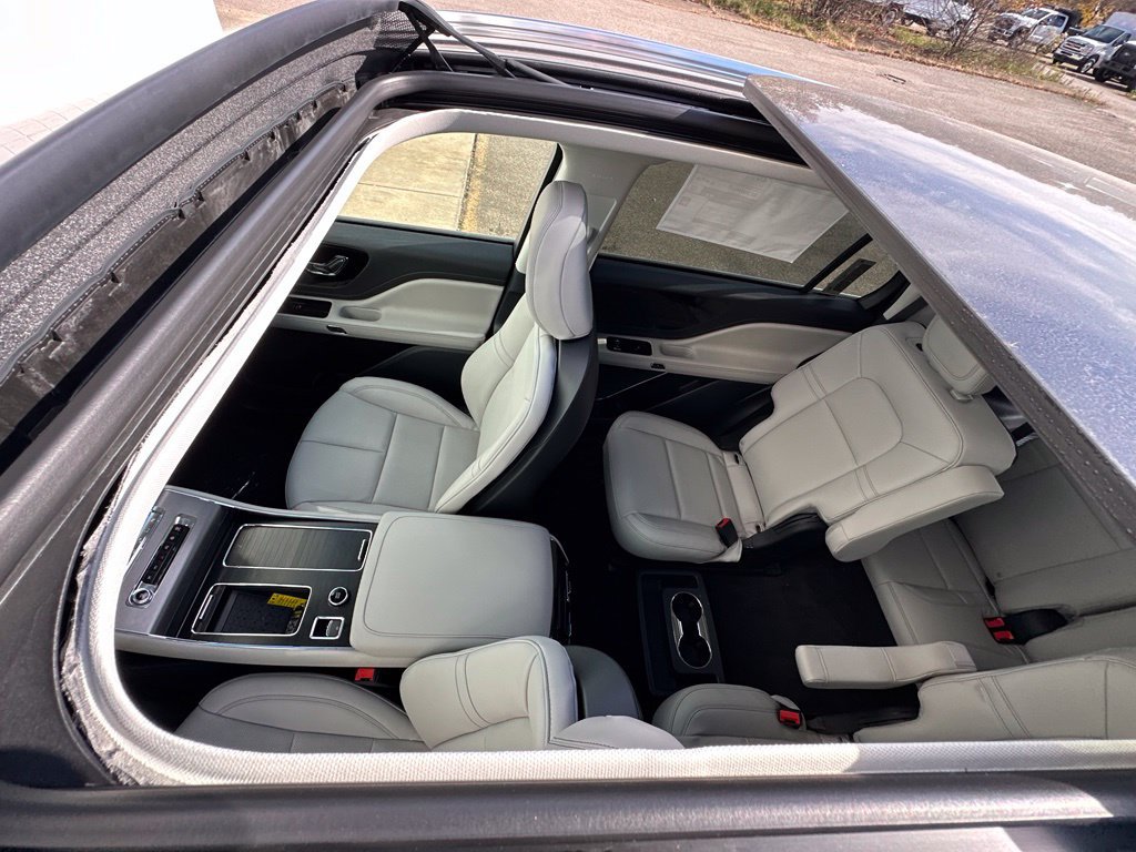 New 2027 Lincoln Aviator AWD image 6