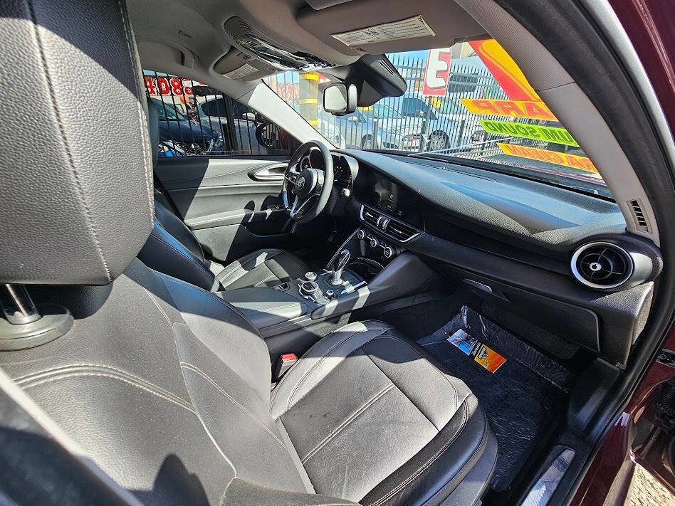 Used 2017 Alfa Romeo Giulia RWD image 14