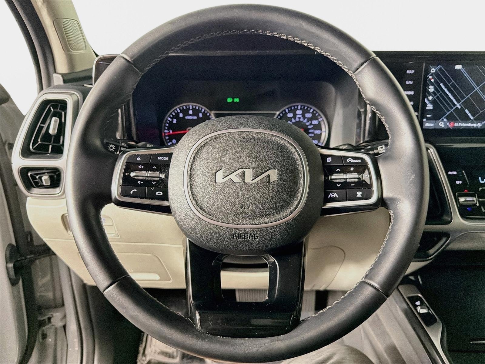 Certified 2022 Kia Sorento EX w/ Panoramic Sunroof Package FWD image 12