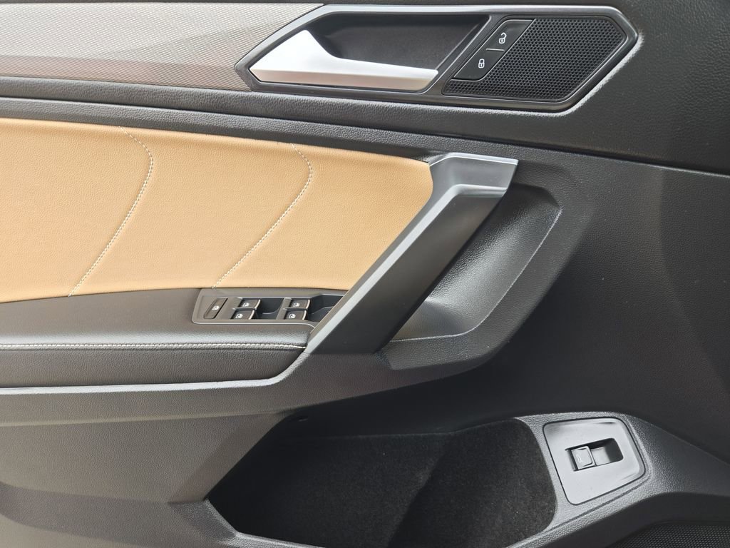 Used 2022 Volkswagen Tiguan SE w/ Panoramic Sunroof Package FWD image 24