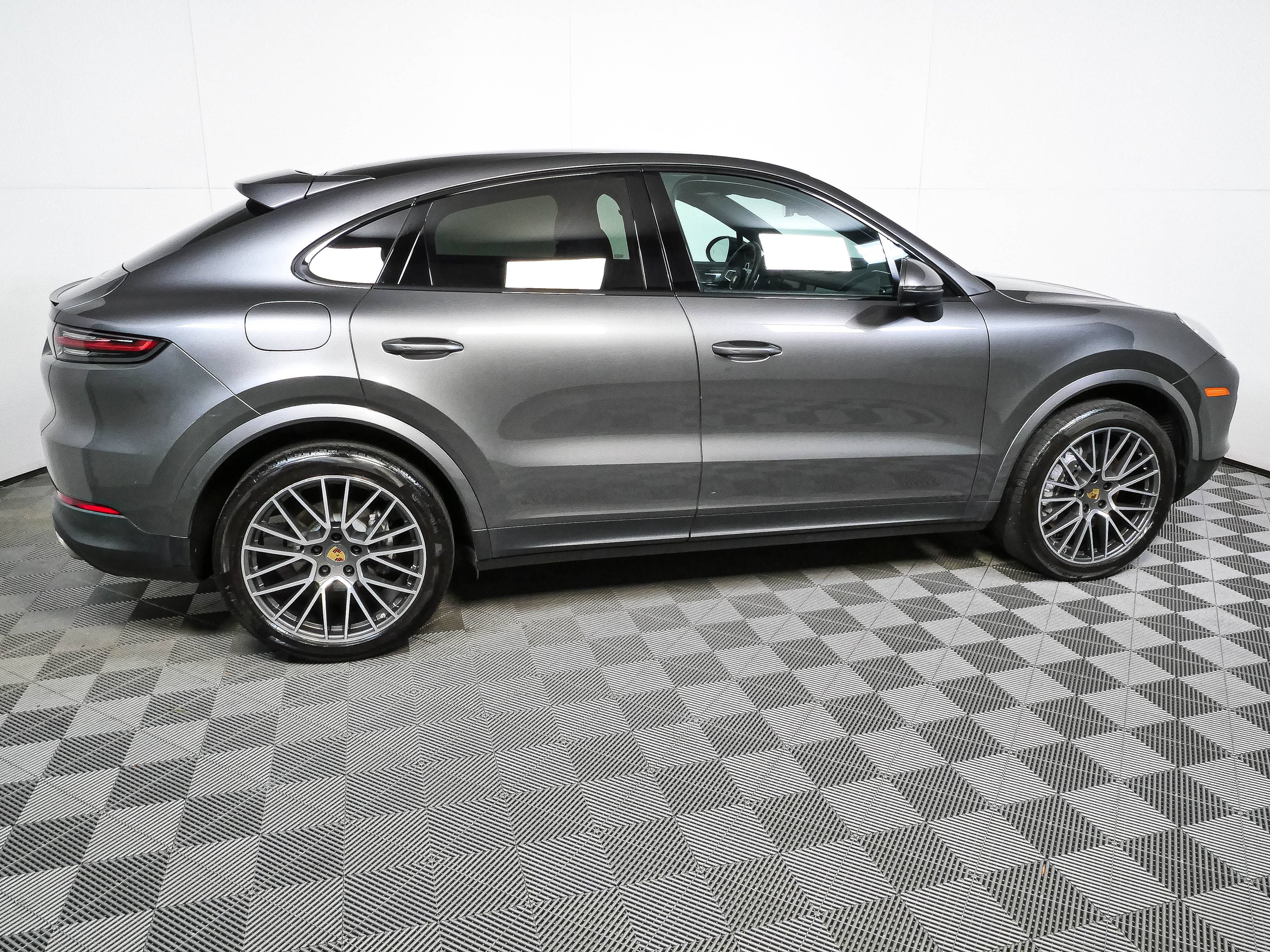 Certified 2022 Porsche Cayenne Coupe AWD/4WD image 29