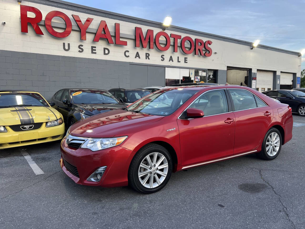 Used 2012 Toyota Camry XLE w/ Leather Pkg FWD image 6