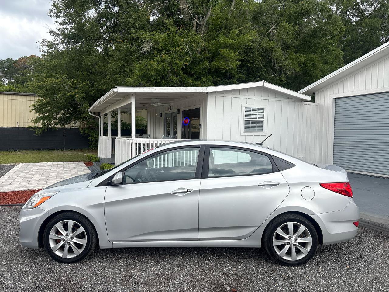 Used 2014 Hyundai Accent GLS w/ Option Group 2 FWD image 8