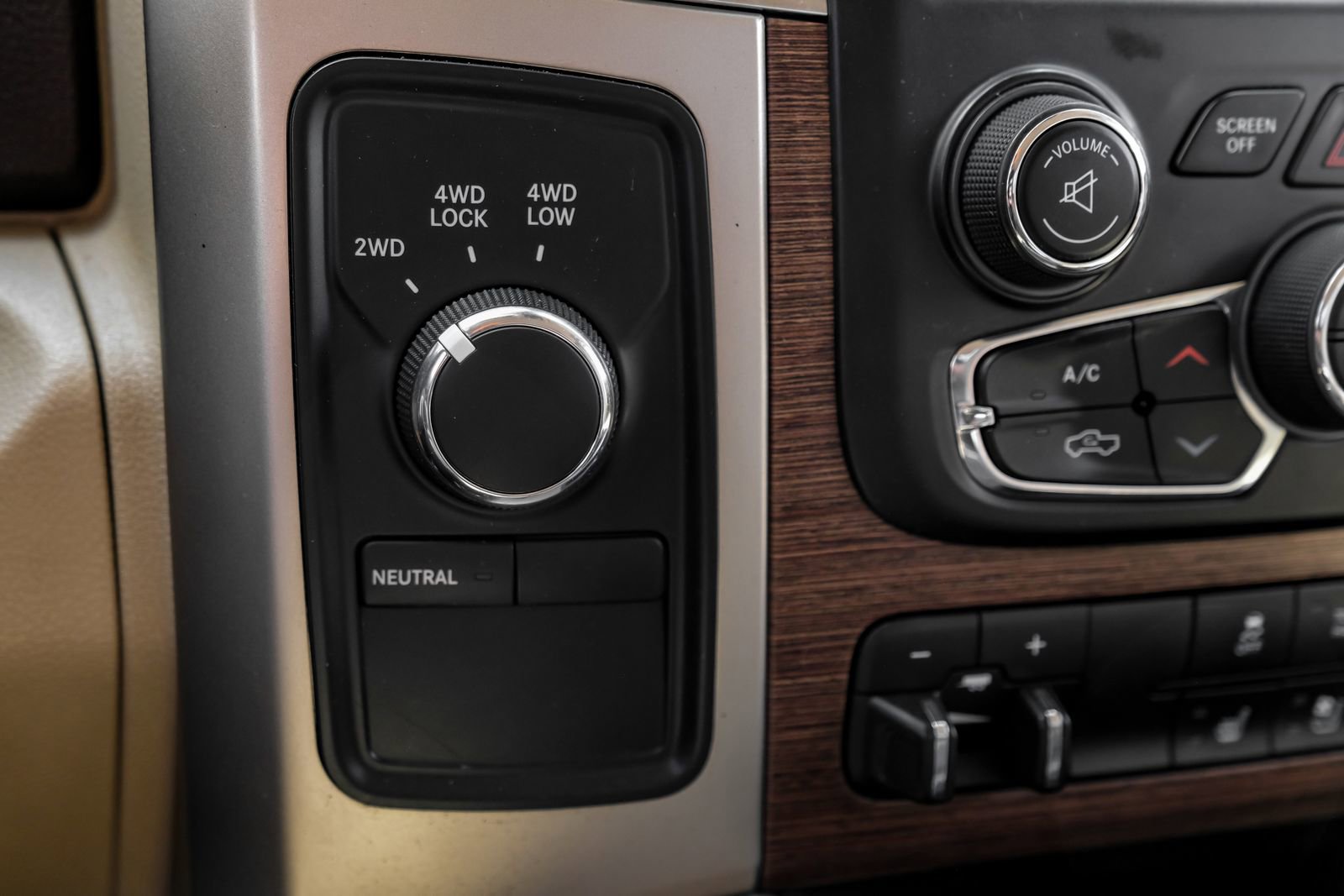 Used 2014 RAM 3500 Laramie image 34