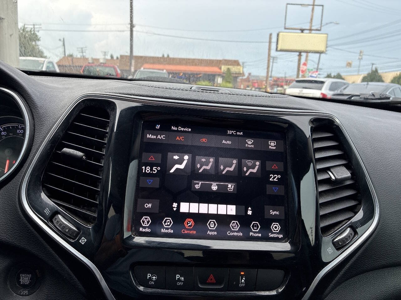 Used 2019 Jeep Cherokee Limited w/ Luxury Group FWD image 21