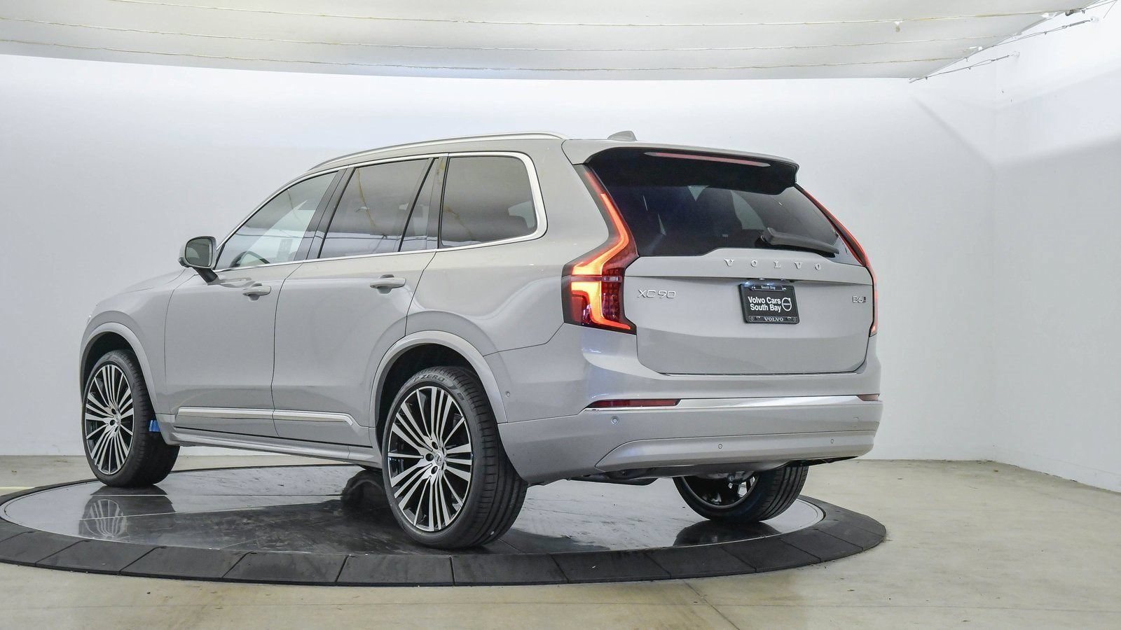 Used 2025 Volvo XC90 B6 Plus w/ Protection Package Premier AWD/4WD image 2