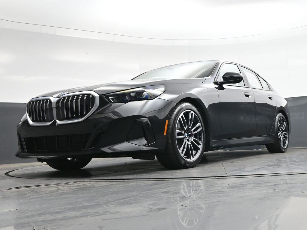 Used 2024 BMW 540i xDrive w/ Premium Package AWD/4WD image 32