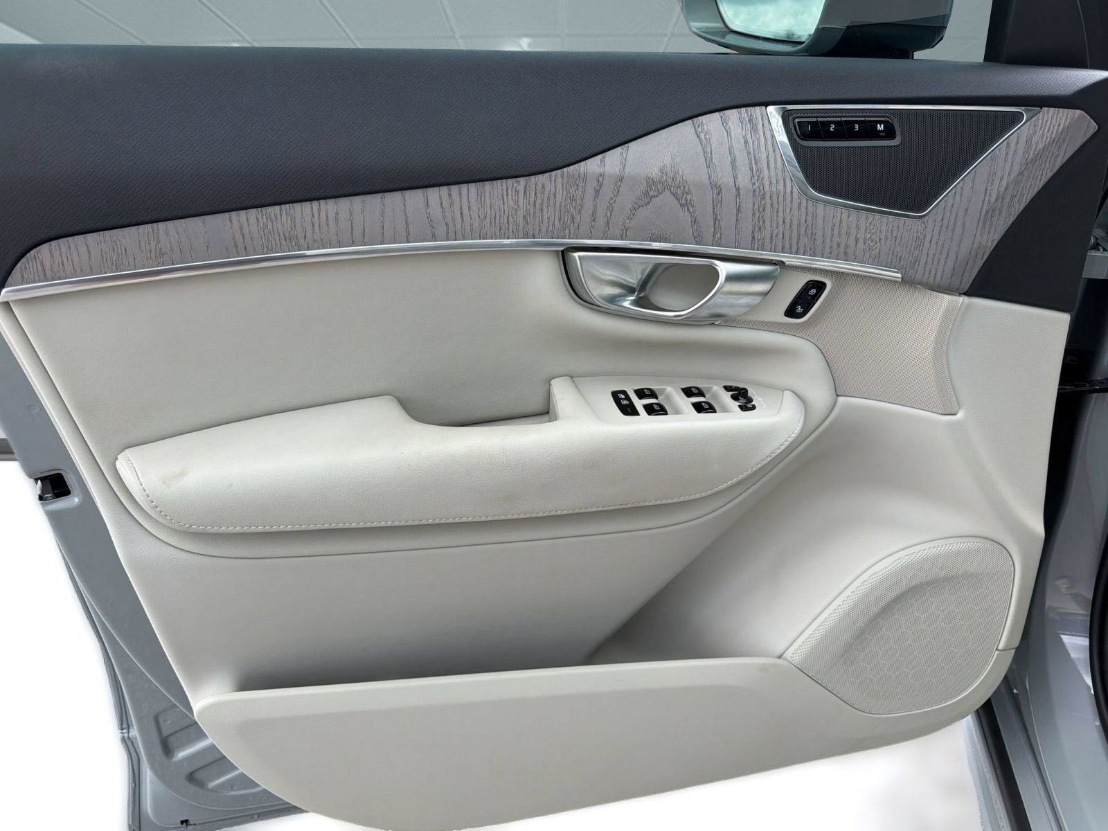 Certified 2024 Volvo XC90 T8 Plus w/ Protection Package Premier AWD/4WD image 13