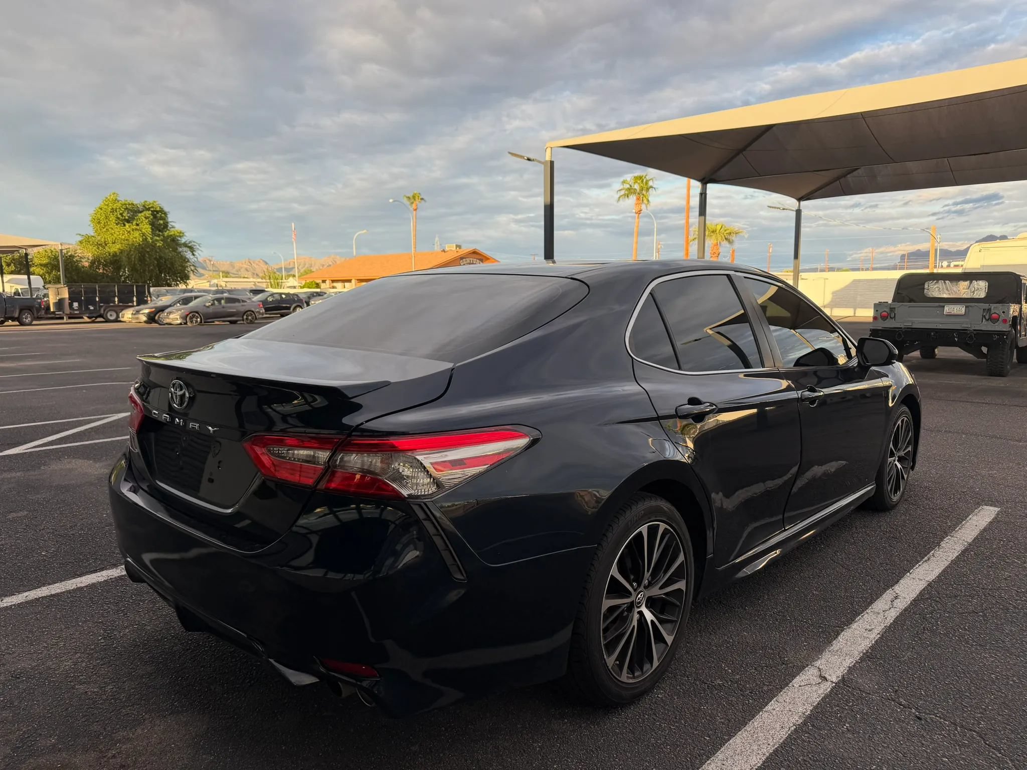 Used 2018 Toyota Camry SE FWD image 11