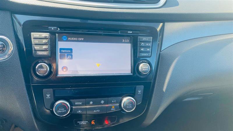 Used 2015 Nissan Rogue SV w/ SV Premium Package image 30