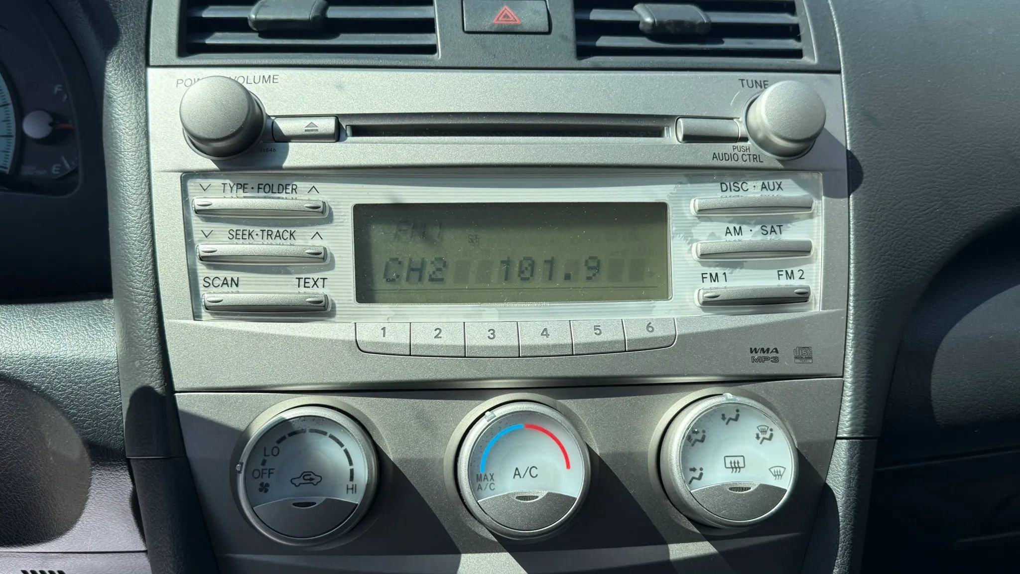 Used 2011 Toyota Camry SE w/ SE Extra-Value Pkg #1 FWD image 16