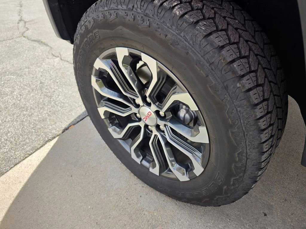 Used 2025 GMC Canyon Denali image 11