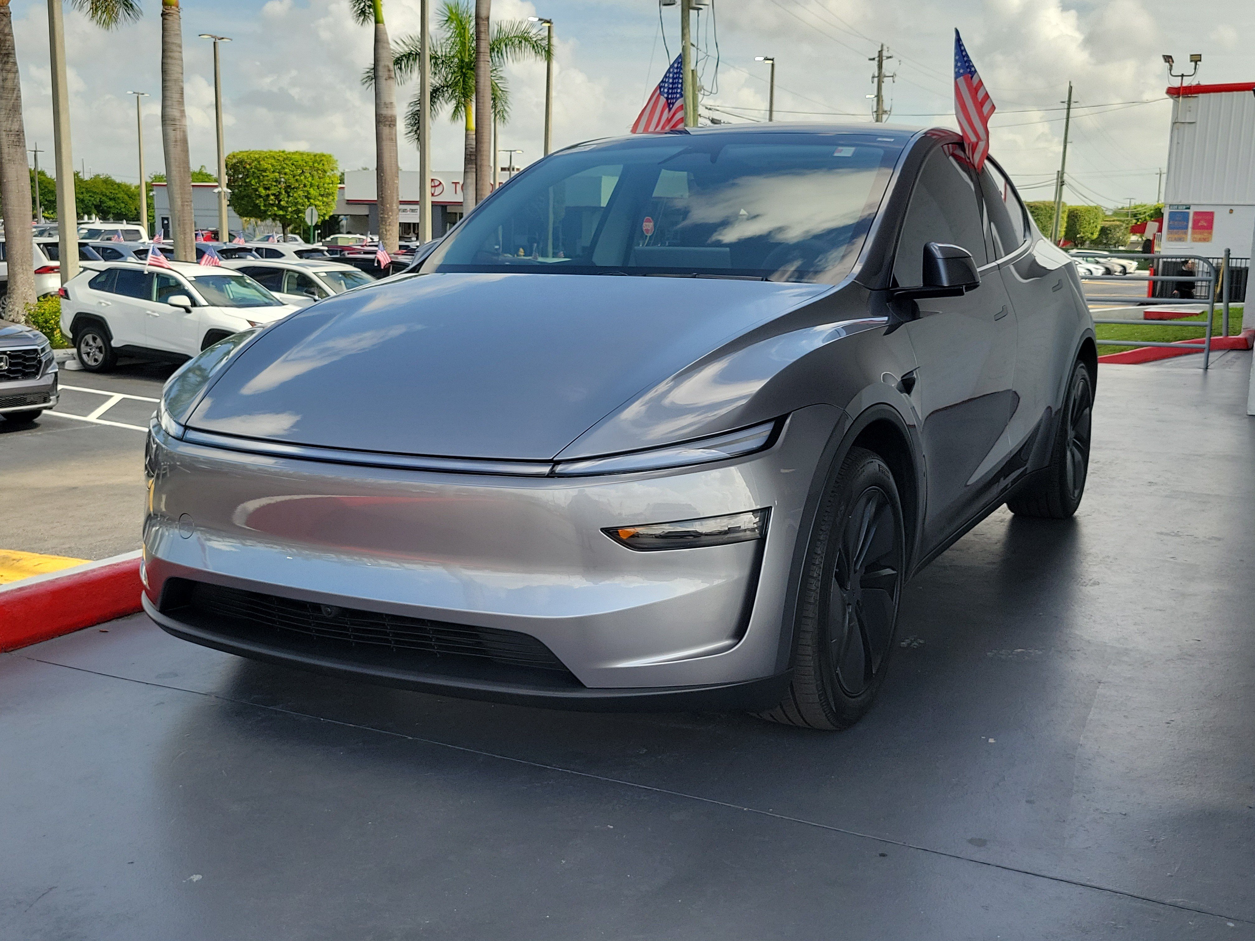 Used 2026 Tesla Model Y AWD image 6