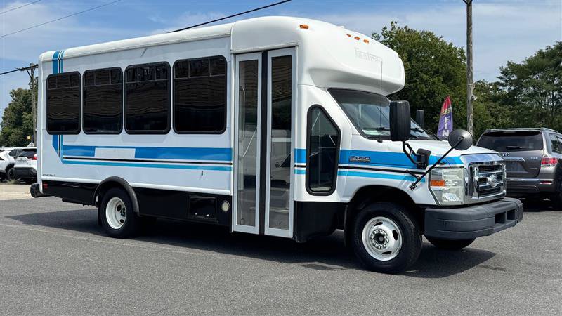 Used 2014 Ford E-450 and Econoline 450 Super Duty w/ Shuttle Bus Prep Package RWD image 3
