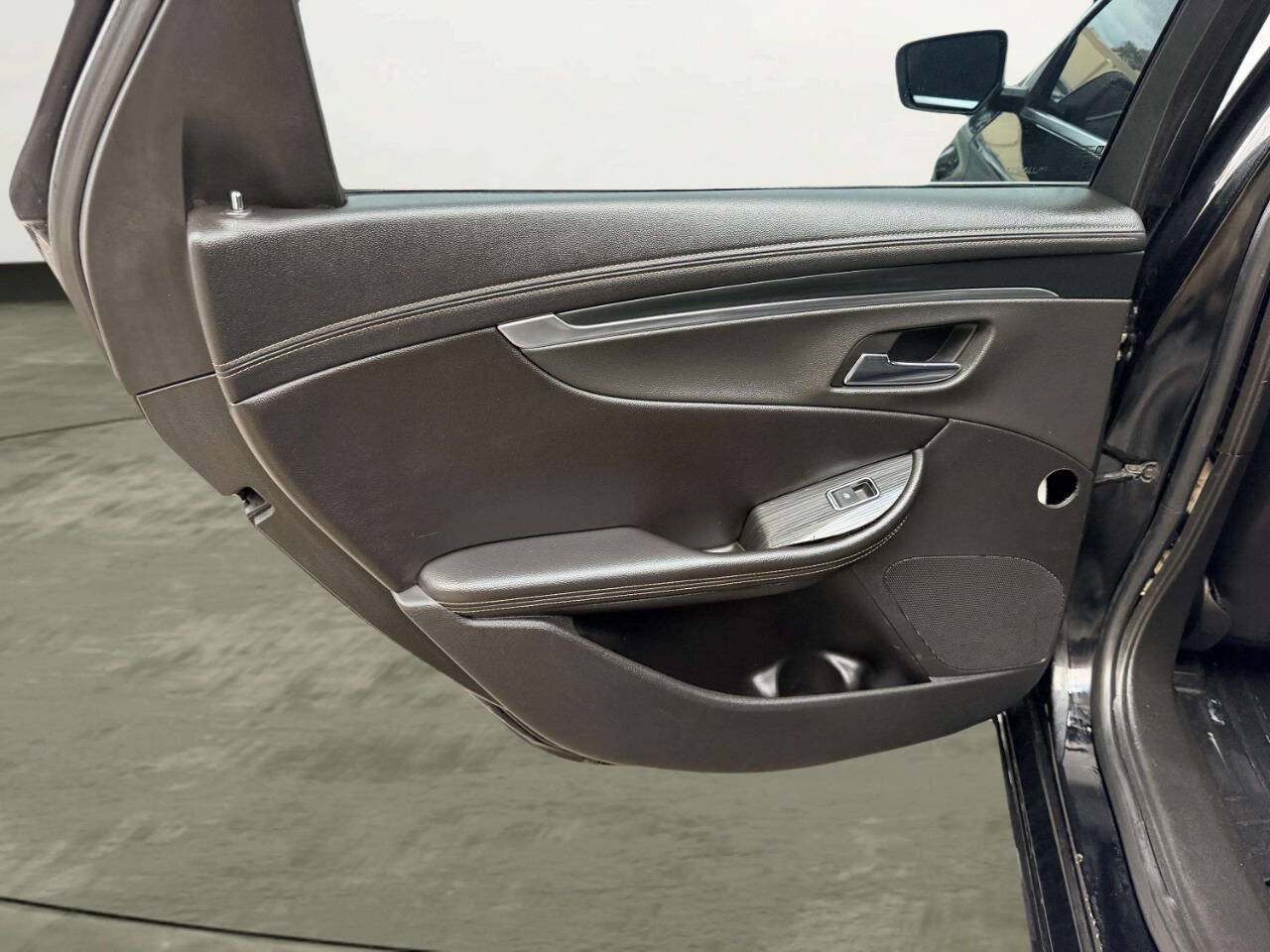 Used 2019 Chevrolet Impala LT FWD image 21