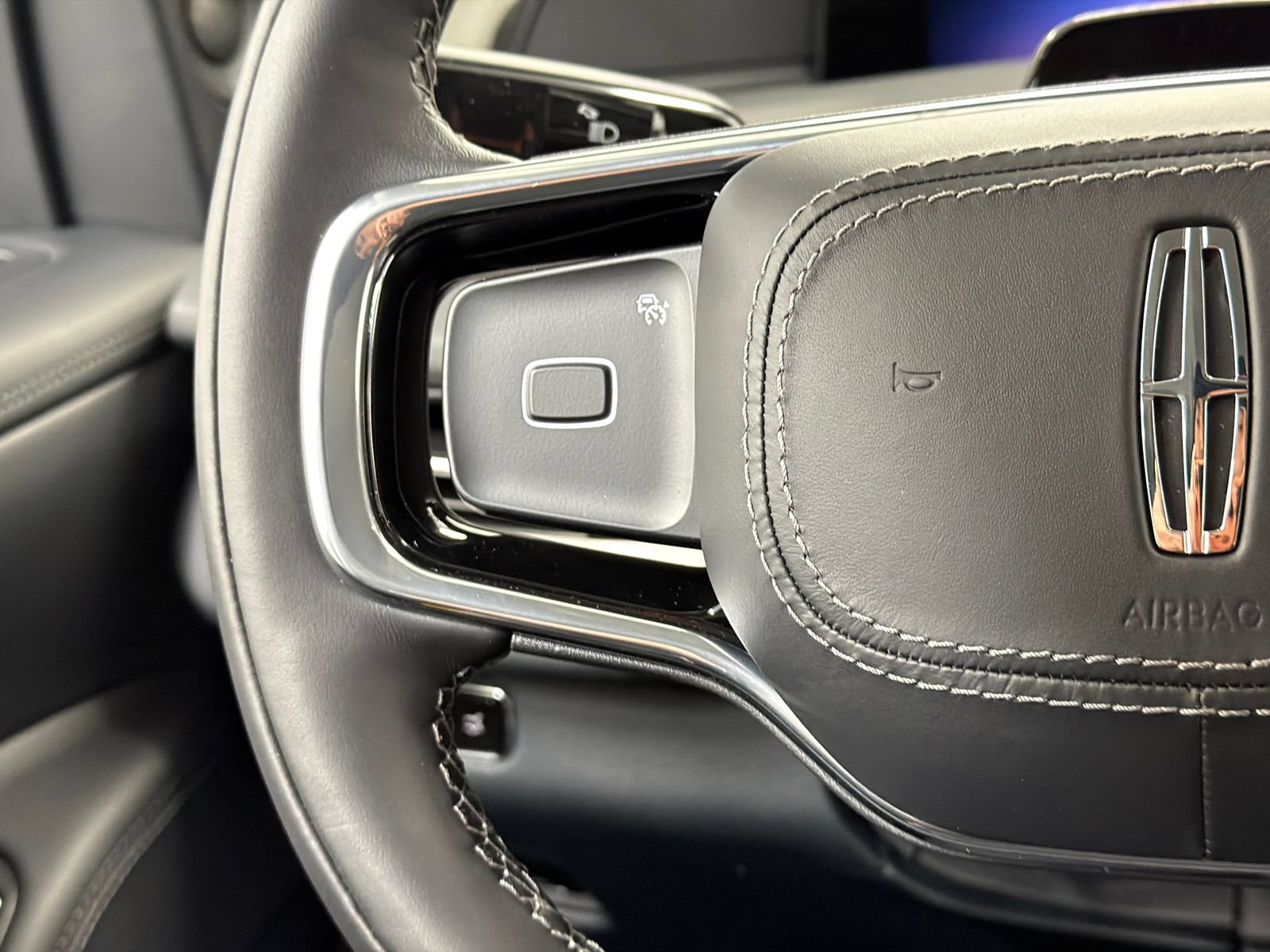 New 2026 Lincoln Navigator L Premier AWD/4WD image 26