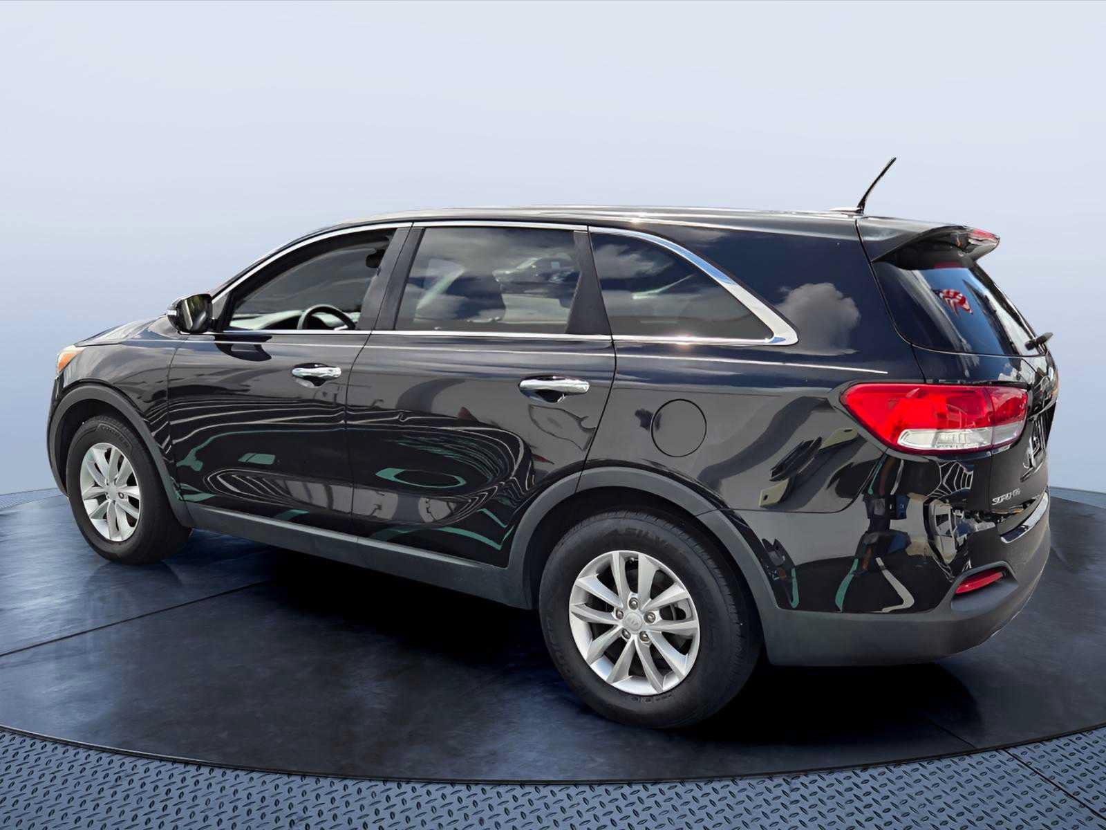 Used 2018 Kia Sorento L FWD image 5