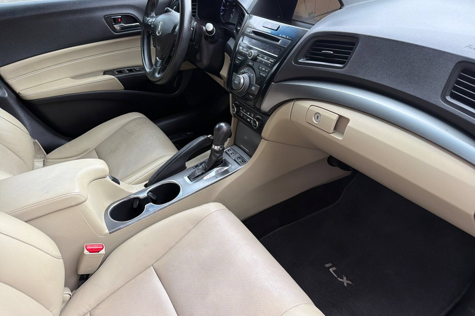 Used 2015 Acura ILX w/ Technology Package FWD image 14