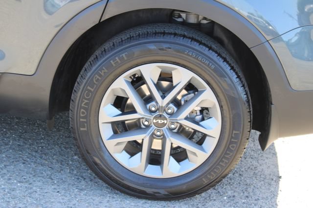 Used 2024 Kia Telluride LX FWD image 6
