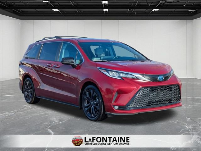 Used 2024 Toyota Sienna XSE image 7