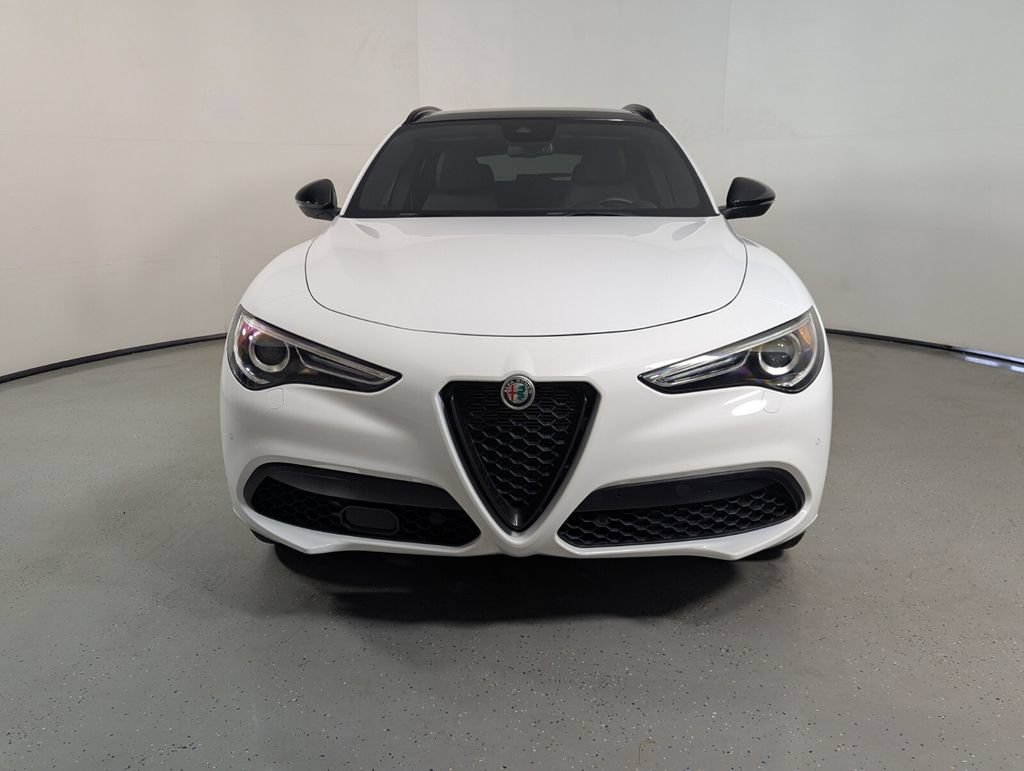 Used 2023 Alfa Romeo Stelvio Veloce AWD/4WD image 2