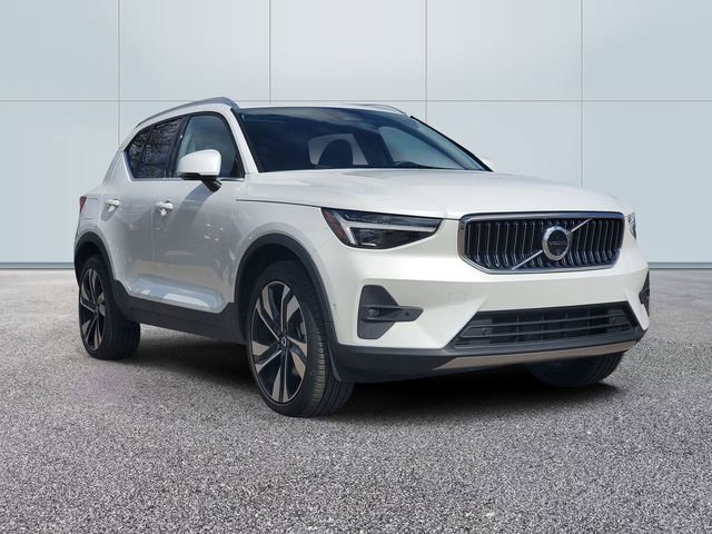 Certified 2025 Volvo XC40 B5 Ultra w/ Protection Package Premier AWD/4WD image 3