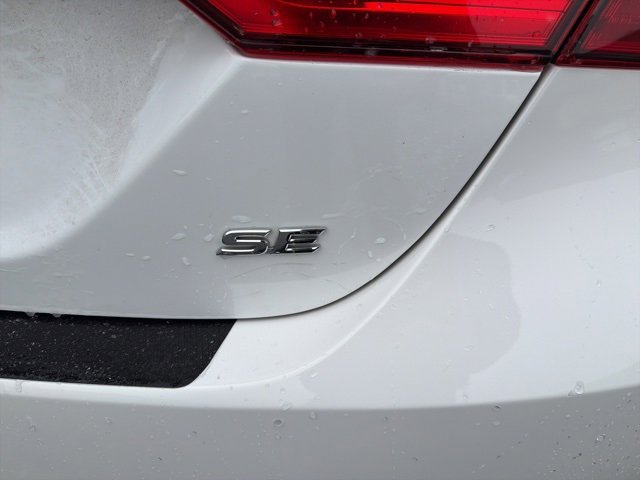 Used 2024 Toyota Camry SE image 9