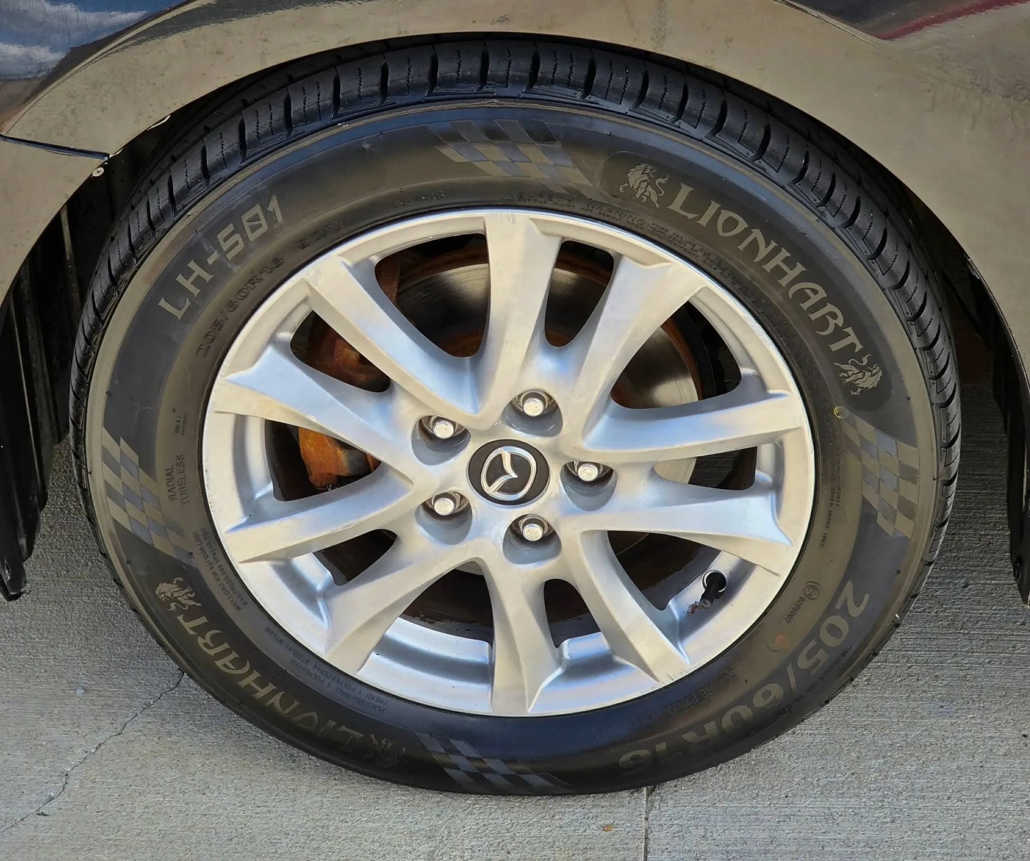 Used 2014 MAZDA MAZDA3 i Touring w/ Technology Package FWD image 29