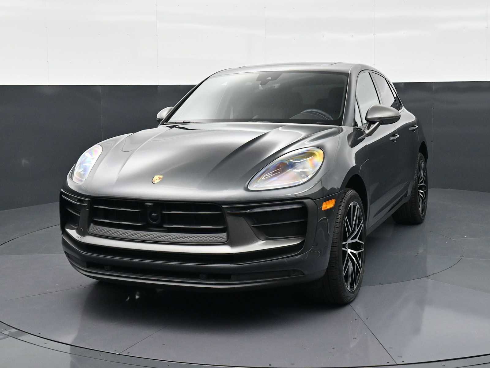 Certified 2025 Porsche Macan Turbo AWD/4WD image 30