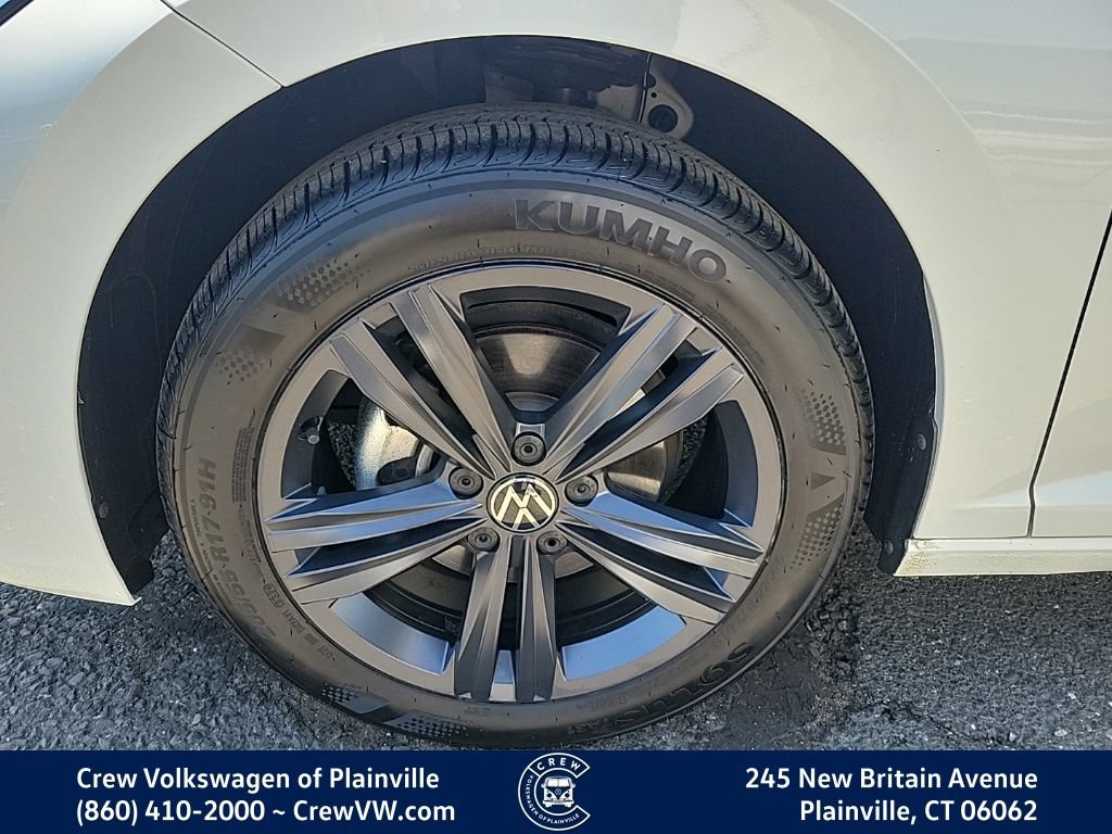Certified 2024 Volkswagen Jetta SE w/ Panoramic Sunroof Package FWD image 19