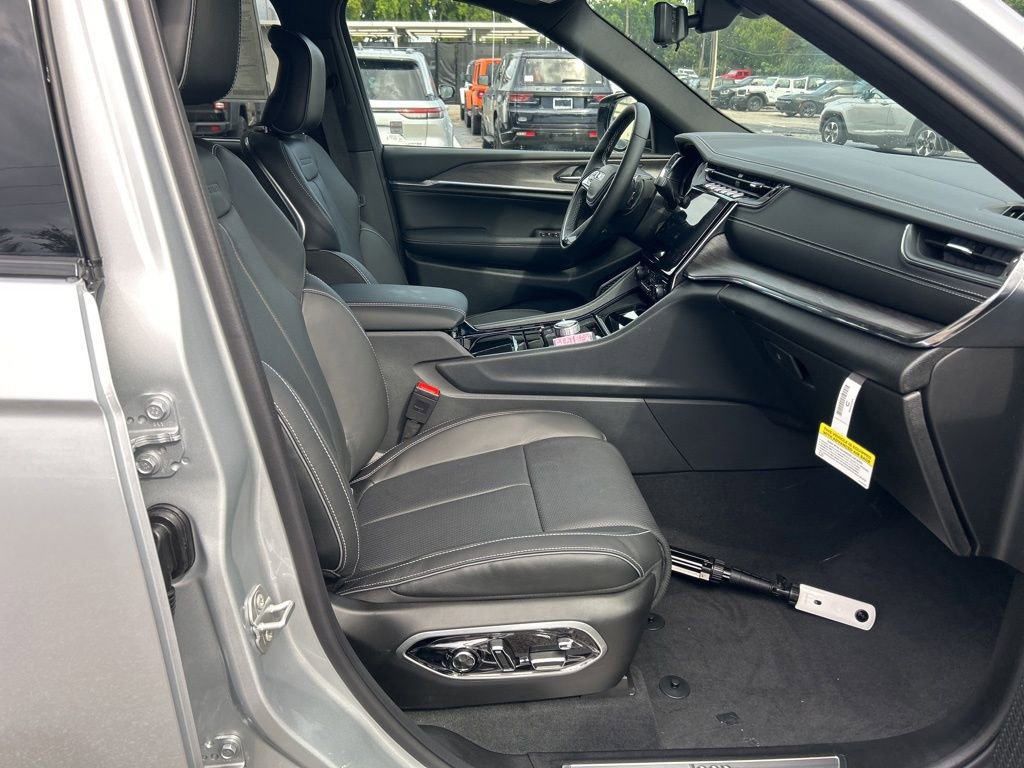 New 2025 Jeep Grand Cherokee Overland w/ Adv Protech Group III image 24