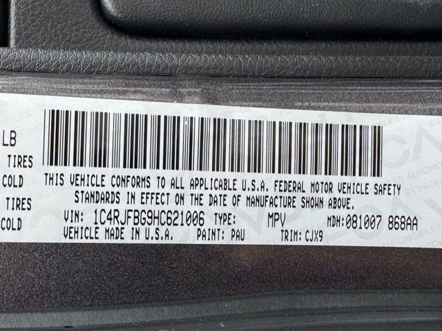 Used 2017 Jeep Grand Cherokee Limited image 11