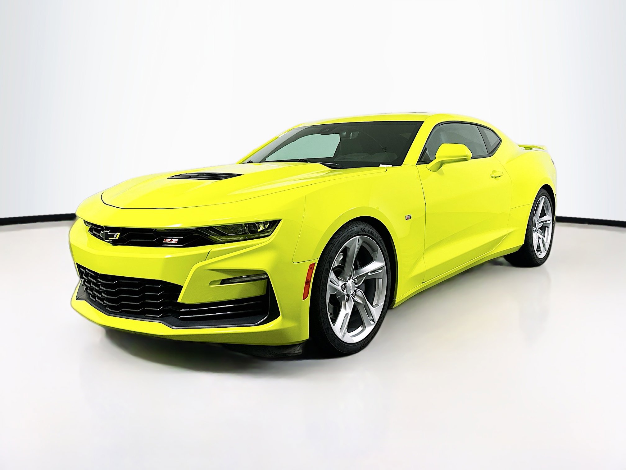 Used 2021 Chevrolet Camaro SS RWD image 3