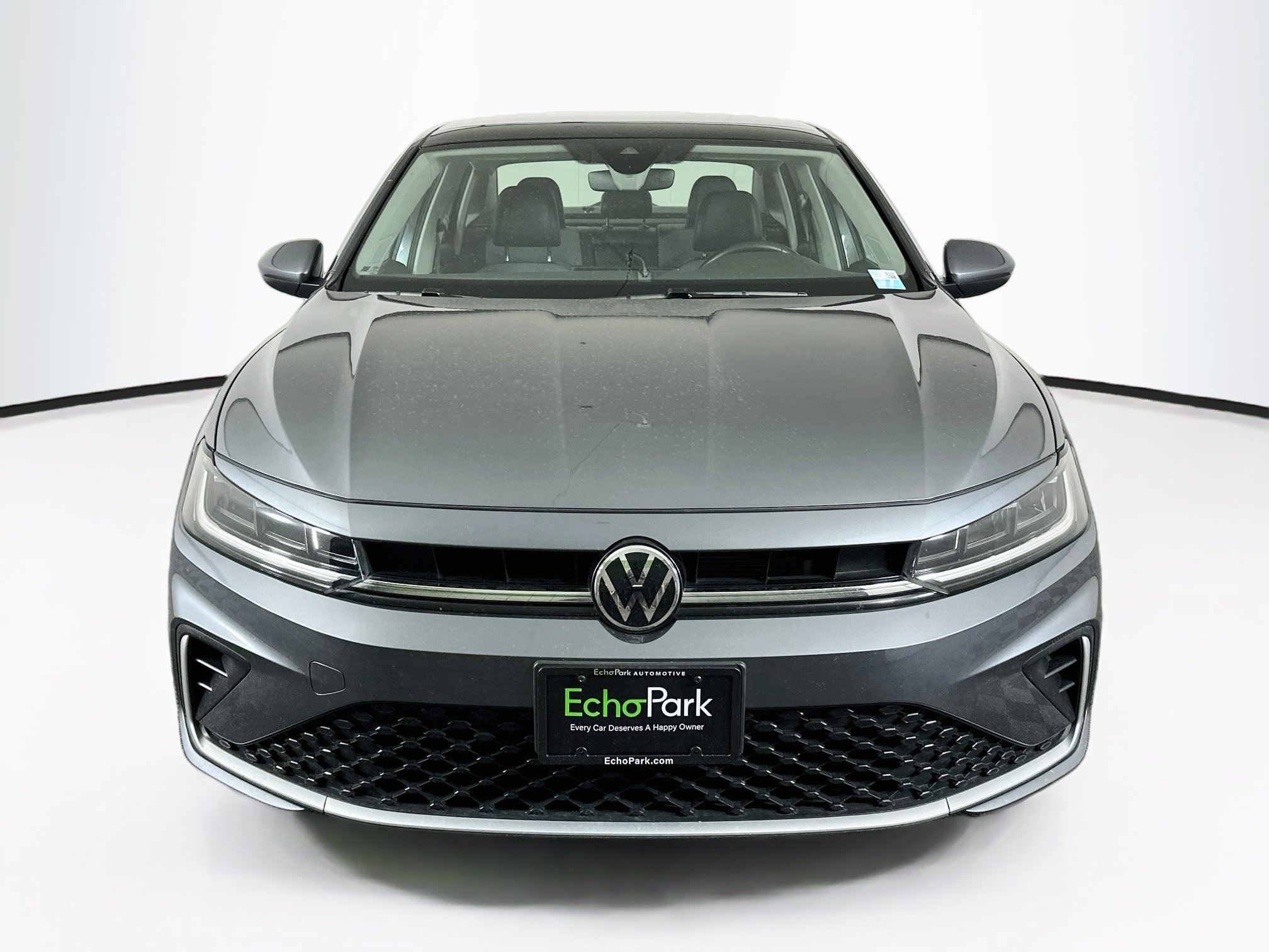 Used 2025 Volkswagen Jetta SE FWD image 2