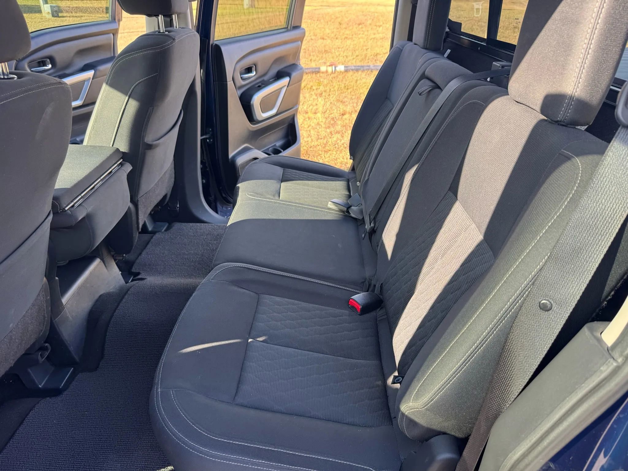 Used 2018 Nissan Titan SV image 14