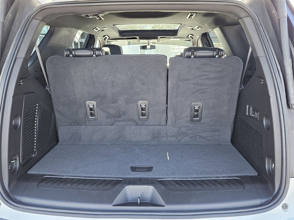 Used 2022 GMC Yukon SLT w/ SLT Premium Package image 12