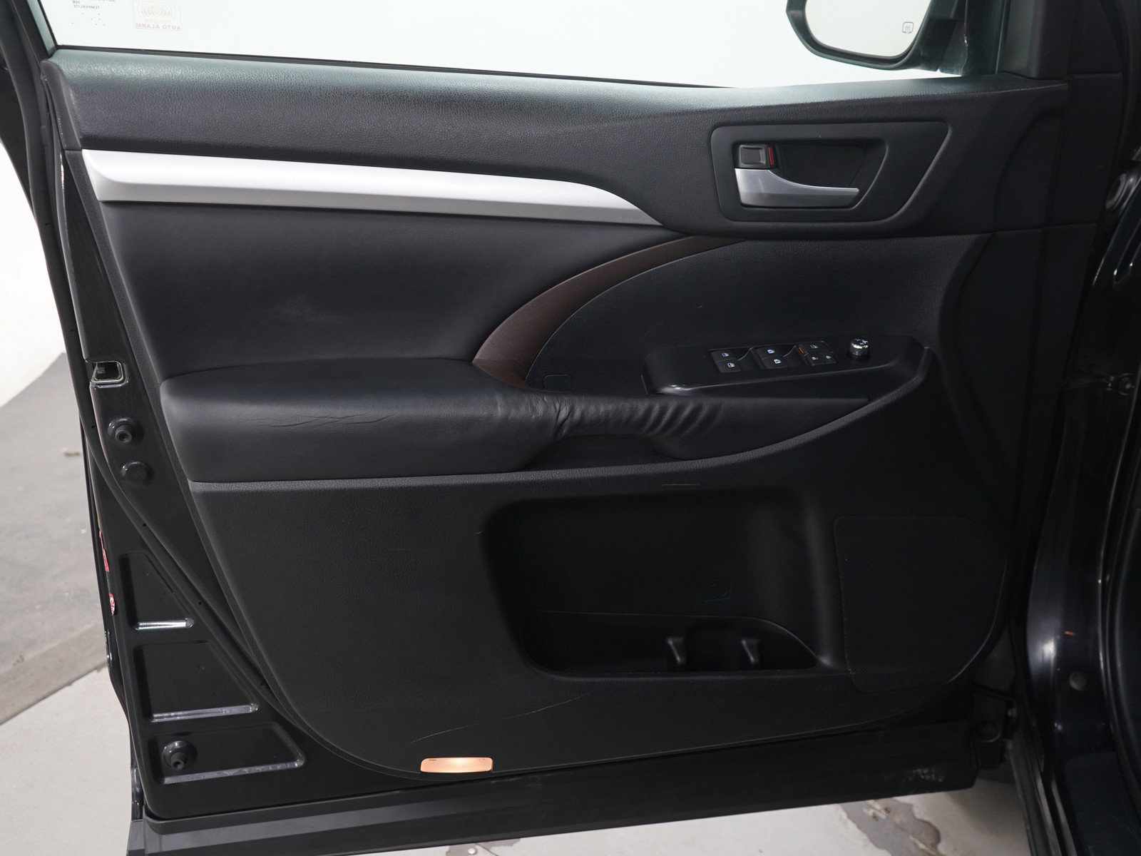 Used 2015 Toyota Highlander XLE AWD/4WD image 21