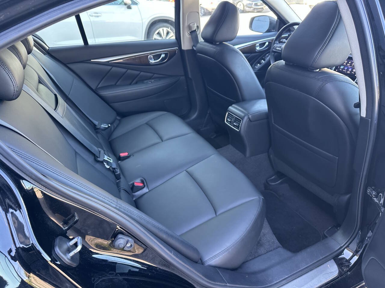 Used 2019 INFINITI Q50 Luxe w/ Essential Package (3.0T Luxe) AWD/4WD image 37