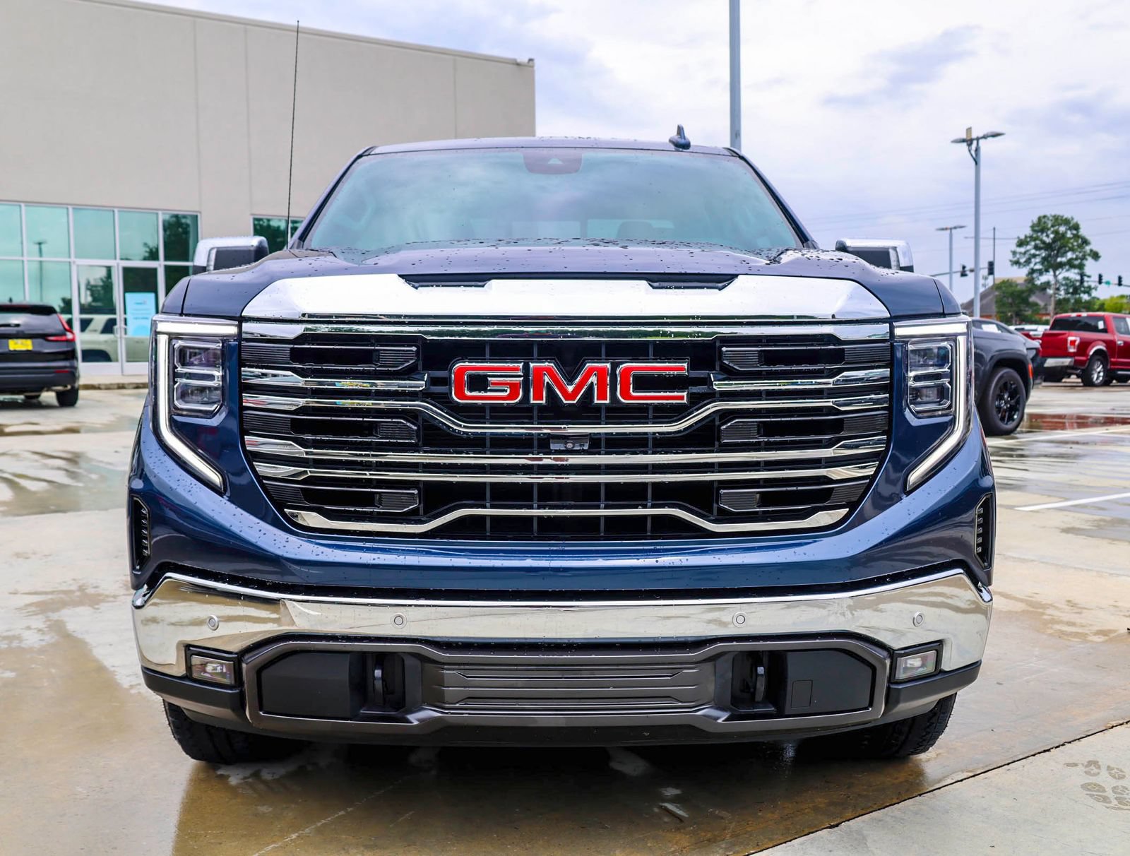 Used 2022 GMC Sierra 1500 SLT w/ SLT Premium Plus Package AWD/4WD image 4