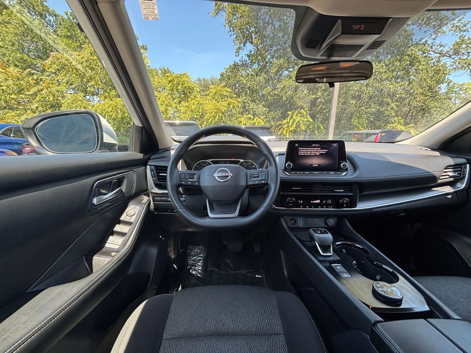 Used 2025 Nissan Rogue SV AWD/4WD image 36