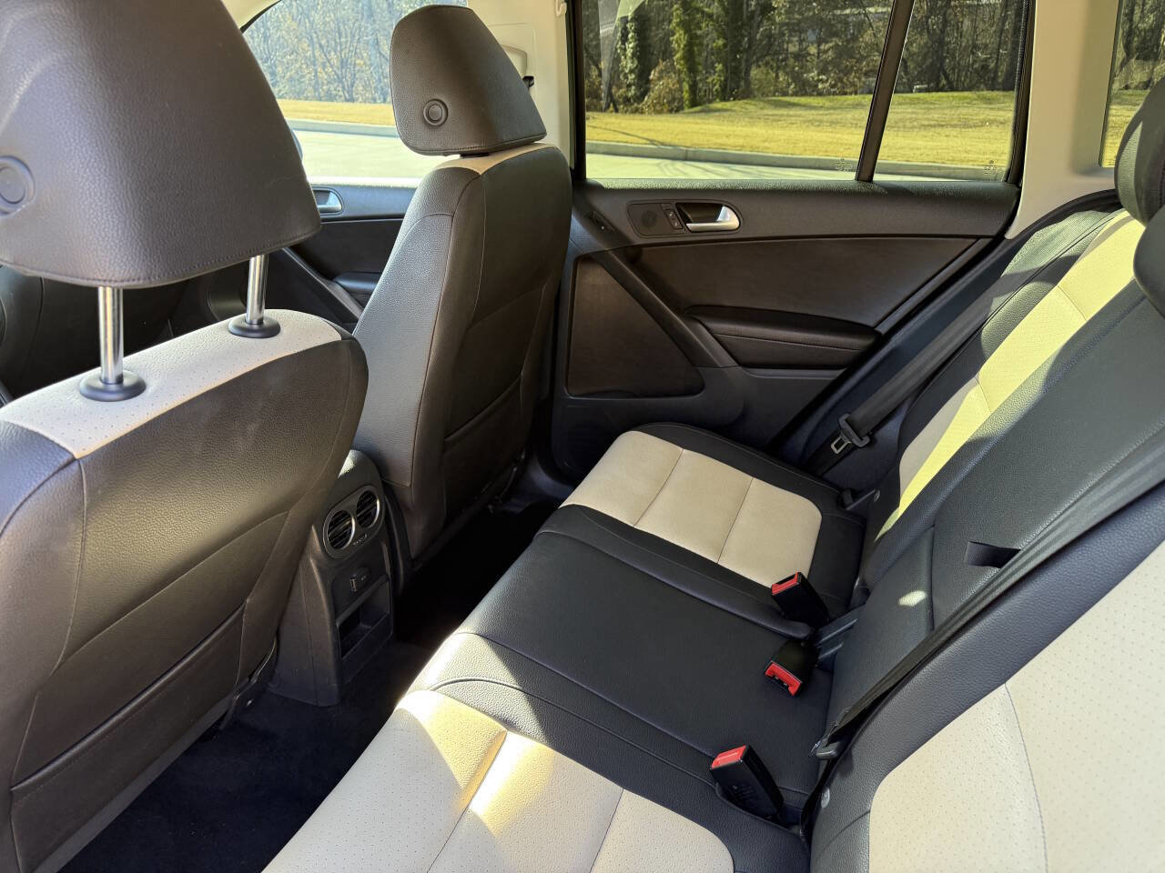 Used 2017 Volkswagen Tiguan S image 7