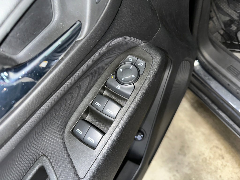 Certified 2022 Chevrolet Equinox RS w/ LPO, Floor Liner Package image 6