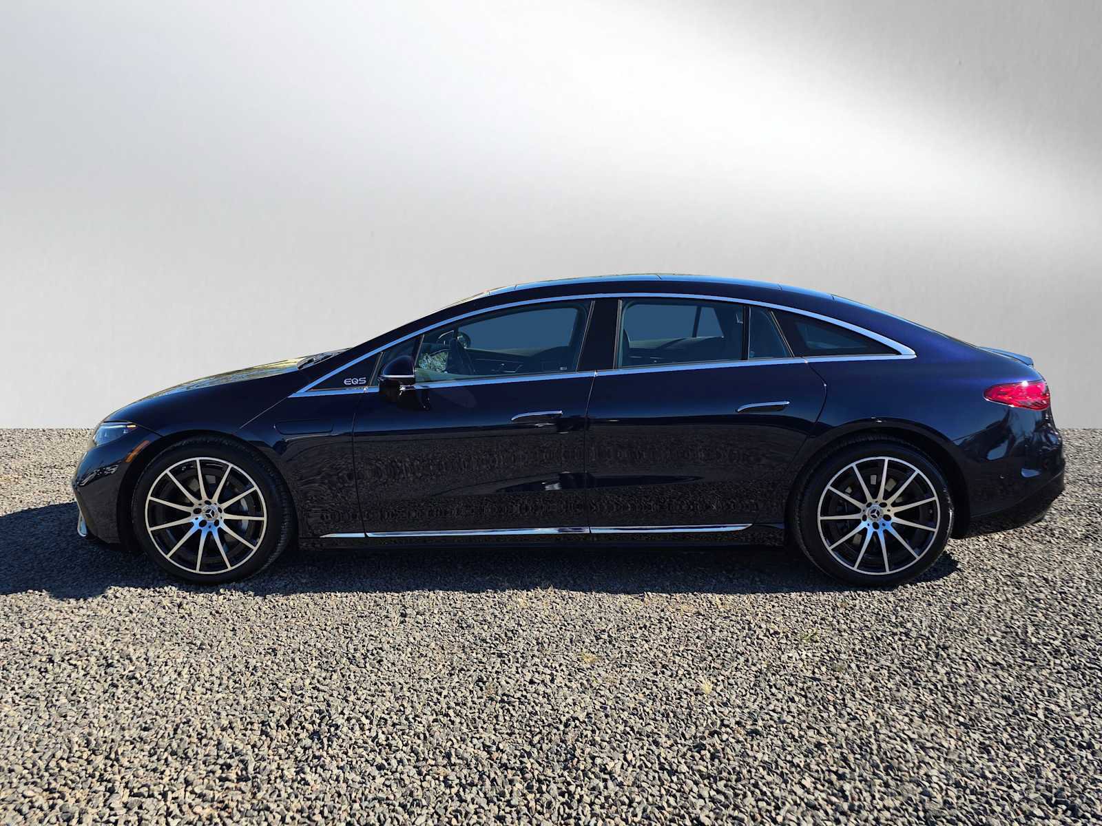 Used 2022 Mercedes-Benz EQS 580 4MATIC Sedan image 6