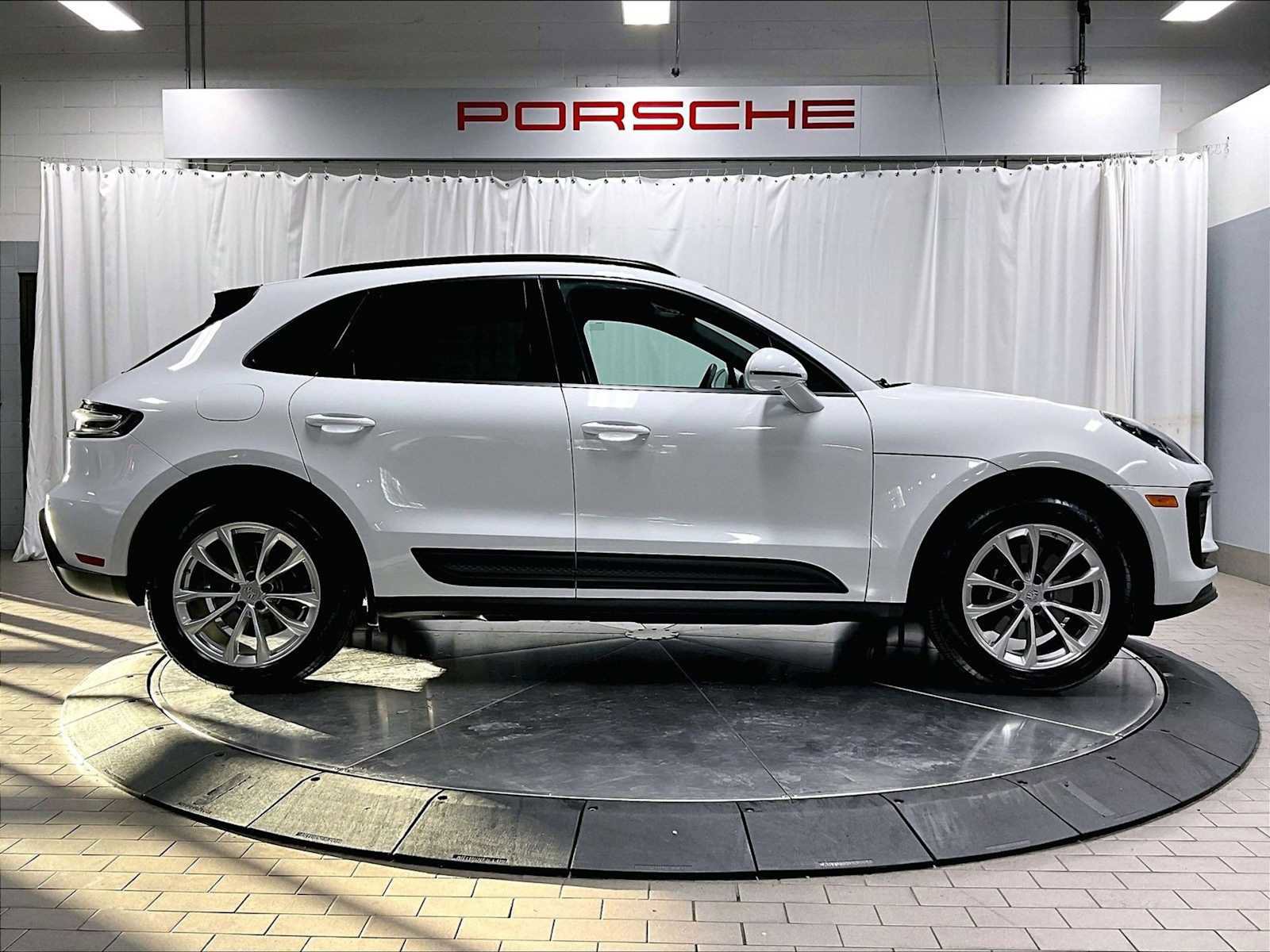 Used 2025 Porsche Macan image 11
