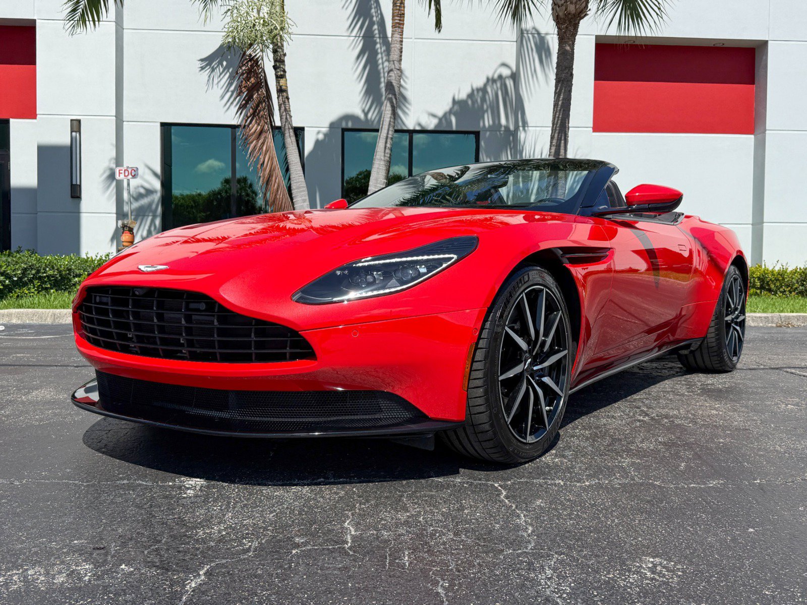 Used 2020 Aston Martin DB11 Volante RWD image 8